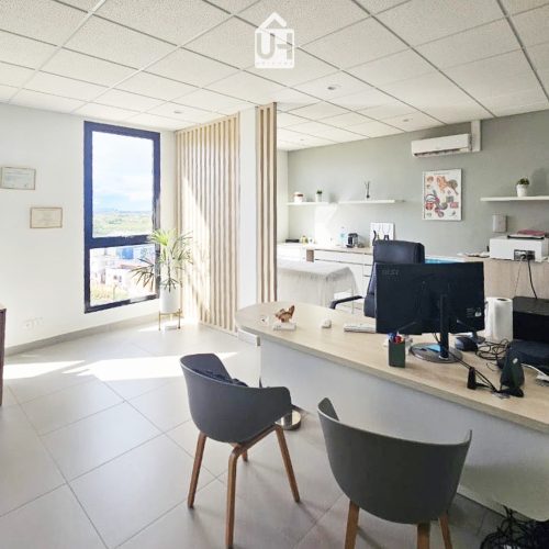 https://www.unihome.mg/wp-content/uploads/2025/04/Realisations-Unihome-Cabinet-medical-5.jpg